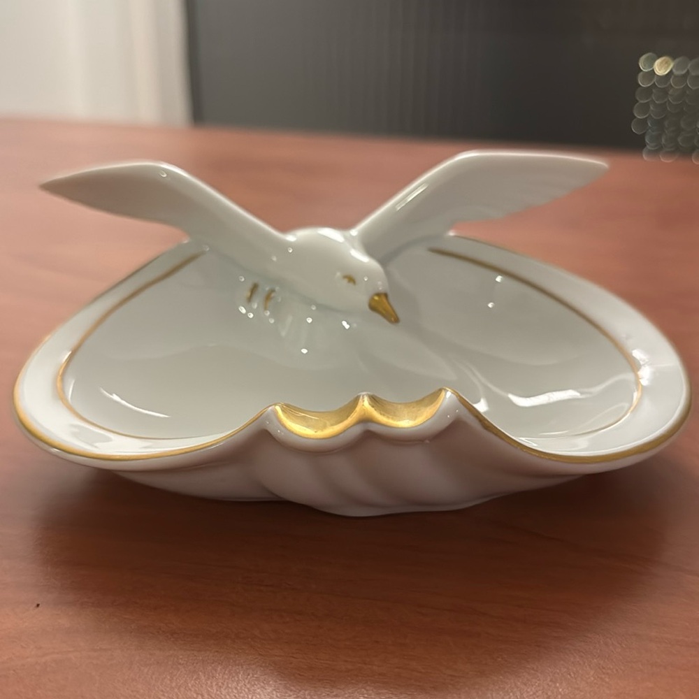 Elegant White and Gold Porcelain Dish